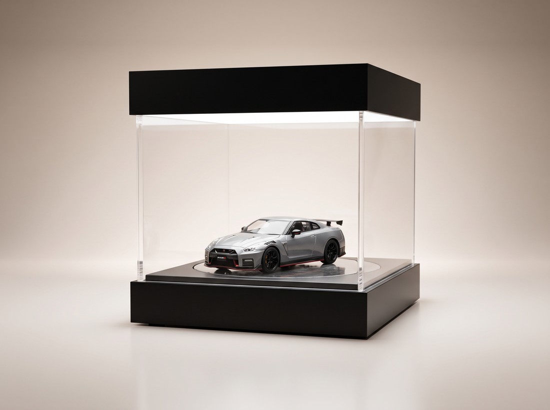 KP Design display case showing a premium 1:64 Nissan GT-R, ideal for Mini GT and Tarmac models